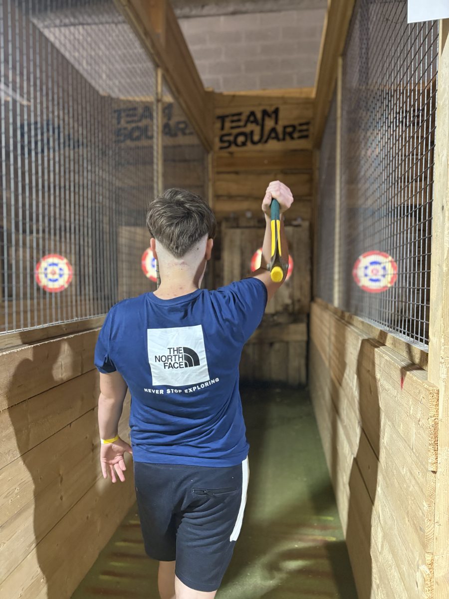 Lancer de hache à Lens : organiser un mini-tournoi entre amis, nos règles et conseils